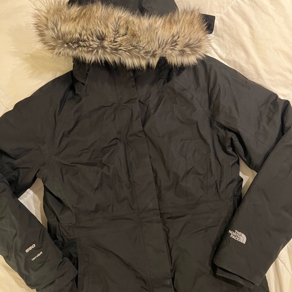 North Face Women’s Parka - Size Large - Picture 3 of 9
